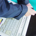 小山市パソコンサポート-ESPRIMO-D588/BWモニタが大きく表示されてしまう